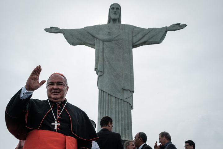 L'archevêque de Rio, Mgr Orani Joao Tempesta, lançant la campagne "Amis du Christ Rédempteur" le 13 décembre. 
 (YASUYOSHI CHIBA / AFP)