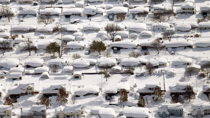 Un quartier enseveli sous la neige &agrave; West Seneca, pr&egrave;s de Buffalo, mercredi 19 novembre. (SIPA / AP)