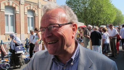 Le d&eacute;put&eacute; Christian Vanneste, candidat &agrave; sa r&eacute;&eacute;lection, en campagne &agrave; Halluin (Nord), le 28 mai 2012. (ILAN CARO / FTVI)