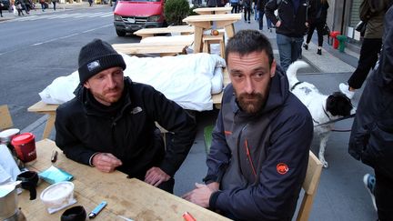 Les artistes performeurs Laurent Boijeot et Sébastien Renauld ici à New York en 2015.
 (JEWEL SAMAD / AFP)