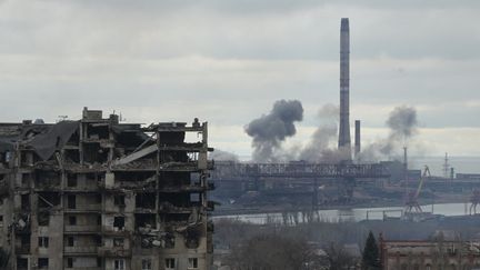 L'usine métallurgique d'Azovstal dans laquelle sont retranchés des soldats ukrainiens, à Marioupol, le 14 avril 2022. (ILYA PITALEV / SPUTNIK VIA AFP)