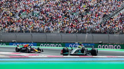 Le Britannique Lewis Hamilton (Mercedes), lors du&nbsp;Grand Prix de France de Formule 1, le 24 juillet 2022 au Castellet, dans le Var.&nbsp; (ROBERT SZANISZLO / AFP)