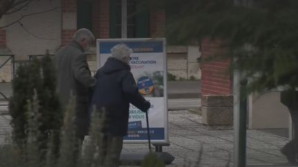 Covid-19 : des équipes mobiles de soignants vaccinent les personnes âgées dans les zones rurales