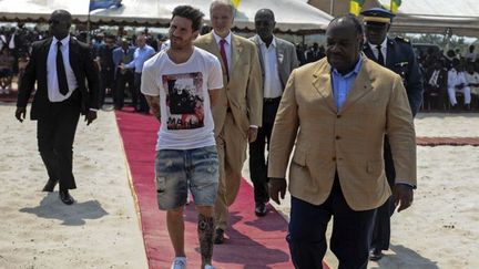 Le président gabonais Ali Bongo avec Lionel Messi le 18 juillet 2015 (Steve Jordan / AFP)