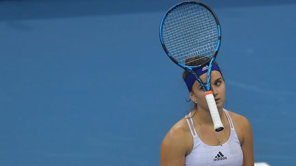 Clara Burel après sa défaite en double avec Alizé Cornet lors de la première journée de la Billie Jean King Cup, à Prague, lundi 1er novembre. (MICHAL CIZEK / AFP)