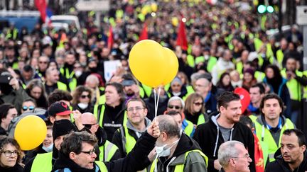 Des milliers de manifestants à Marseille, le 19 janvier 2019. (CHRISTOPHE SIMON / AFP)