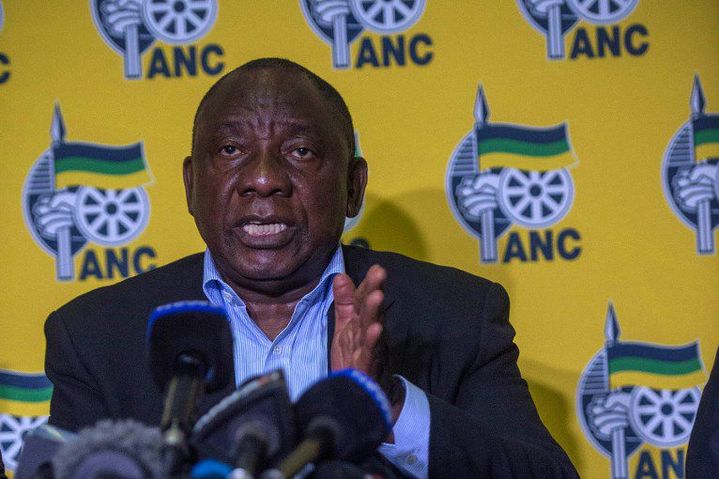 Le président sud-africain, Cyril  Ramaphosa, s'adressant aux médias le 20 avril 2018 à Mahikeng, chef-lieu de la province du Nord-Ouest. (MUJAHID SAFODIEN / AFP )