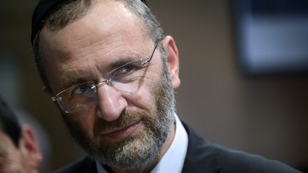 Gilles Bernheim, le grand rabbin de France, le 4 novembre 2012 &agrave;&nbsp;Dieulefit (Dr&ocirc;me). Il a avou&eacute; avoir plagi&eacute; un ouvrage dans son dernier livre, "Quarante m&eacute;ditations juives". (JEFF PACHOUD / AFP)