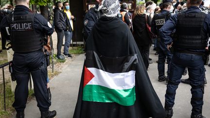 Une manifestation pro-palestinienne a été organisée le 12 mai 2021 devant les Invalides à Paris.&nbsp; (SADAK SOUICI / LE PICTORIUM / MAXPPP)