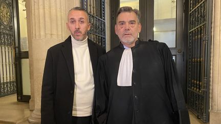 Farid El Haïry et son avocat Franck Berton. (LAURIANE DELANOË / RADIO FRANCE)