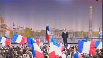 Nicolas Sarkozy en meeting Place de la Concorde à Paris, le 15 avril 2012. (FTV)