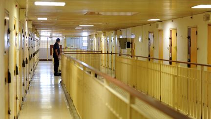 Les 188 prisons françaises comptent au total près de 1 400 détenus considérés comme radicaux, selon le ministère de la Justice&nbsp;(Photo d'illustration) (SYLVAIN THOMAS / AFP)