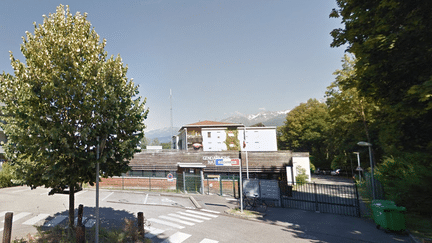 L'entrée de la gendarmerie de Meylan (Isère). (GOOGLE STREET VIEW / FRANCEINFO)