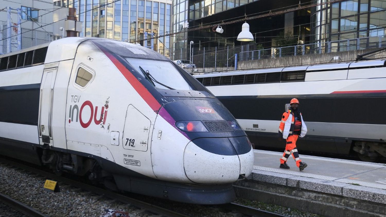 Grève à La Sncf Un Train Sur Deux En Régions Demain Le Trafic également Perturbé En Ile De France 