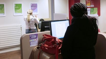 Un ordinateur de Pôle emploi au service des chômeurs à Paris, le 25 mars 2016. (JACQUES DEMARTHON / AFP)