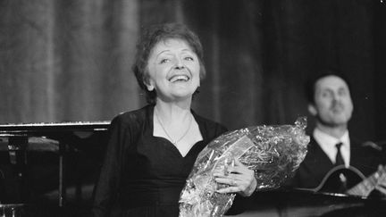 &nbsp; (Le respect dont jouit Edith Piaf tient beaucoup à l'exceptionnelle puissance de chansons comme "L'Hymne à l'amour".  © Nationaal Archief, Den Haag)