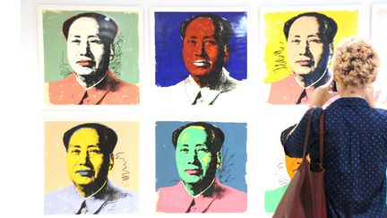 Mao vu par Warhol... vu par une visiteuse, au musée Whitney de New York (6 novembre 2018)
 (Christina Horsten / DPA / AFP)