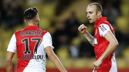 Dimitar Berbatov (à droite) est attendu par Leonardo Jardim, ce soir à Nice et mercredi contre Arsenal (VALERY HACHE / AFP)