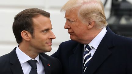 Emmanuel Macron et Donald Trump le 24 avril 2018 à la Maison blanche, aux États-Unis. (LUDOVIC MARIN / AFP)