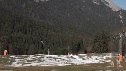 Le faible enneigement en montagne laisse craindre un manque d'eau cet été.