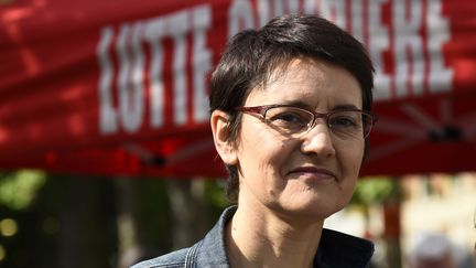 Nathalie Arthaud lors d'un rassemblement à Aubervilliers (Seine-Saint-Denis), le 11 mai 2017. (BERTRAND GUAY / AFP)