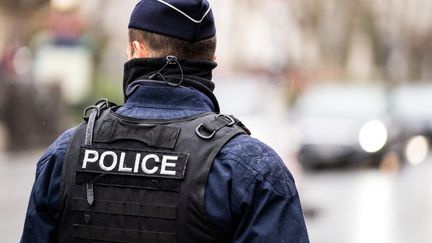 Un policier à Paris, le 13 mars 2022. (XOSE BOUZAS / HANS LUCAS / AFP)