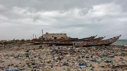 tous s’accordent à dire que ce projet est un véritable danger pour l'environnement et l'économie locale. «L’ambition du gouvernement est de réaliser un taux de croissance annuel d’au moins 7% sur la durée, pour atteindre l’objectif d’émergence à l’horizon 2035», précise le site InfoMédiare.
 (Nathalie Guironnet)