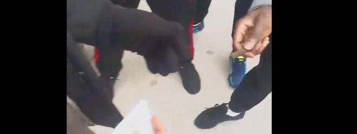 Les détenus de Villepinte exhibent du cannabis lors lors de leur Mannequin challenge. (Capture d'écran /Facebook)