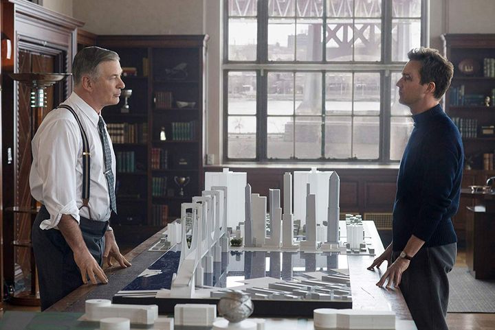 Alec Baldwin et Edward Norton dans "Brooklyn Affaires" de Edward Norton. (Copyright Warner Bros. France)