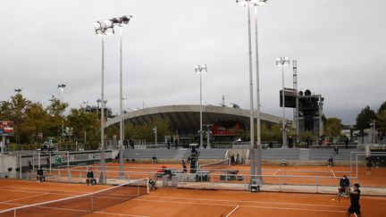 Un court quasiment vide à Roland Garros  (THOMAS SAMSON / AFP)