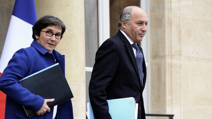 Laurent Fabius, ici en compagnie de la ministre des sports Valérie Fourneyron, a révélé ce mercredi les contours d'une diplomatie sportive.  (BERTRAND GUAY / AFP)