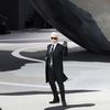 Karl Lagerfeld lors d'un défilé au Grand Palais à Paris, le 5 mars 2013. (PATRICK KOVARIK / AFP)