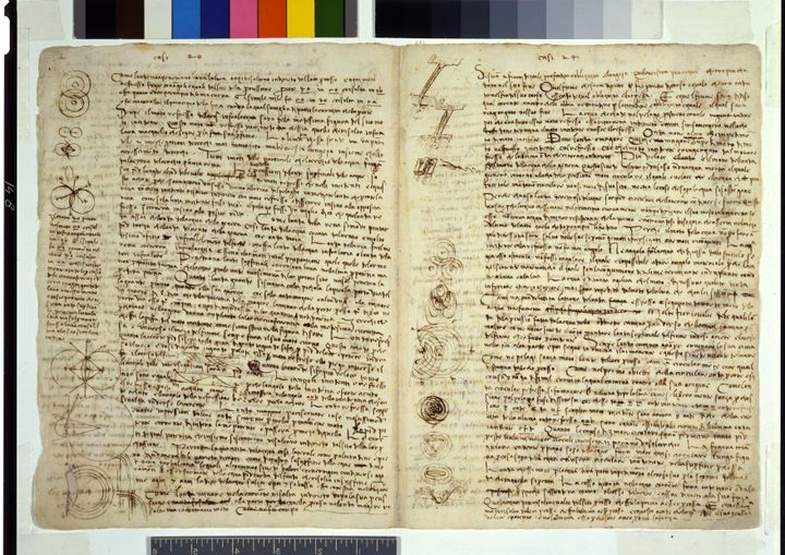 Double page&nbsp;d'un des carnets de Léonard de Vinci, acquis par Bill Gates en 2016. (LEEMAGE / AFP)