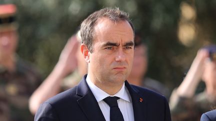 Le ministre des Armées, Sébastien Lecornu, assiste à une cérémonie à Beyrouth, le 2 novembre 2023. (ANWAR AMRO / AFP)