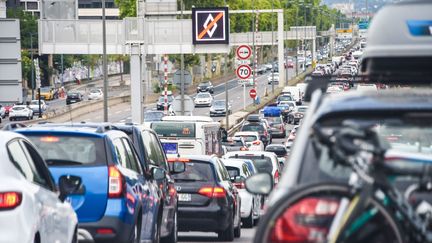 En France, selon le Haut Conseil pour le Climat, les émissions du secteur des transports sont responsables de 32% des émissions. Photo d'illustration. (JEAN-LUC FLEMAL / MAXPPP)