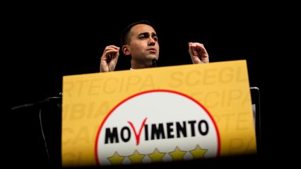 Luigi Di Maio, président du Mouvement 5 étoiles, lors d'un meeting à Naples (Italie), le 12 février 2018. (PAOLO MANZO / NURPHOTO / AFP)