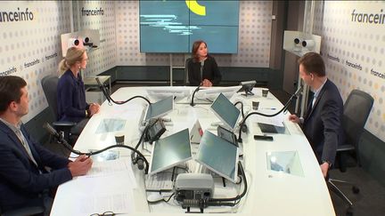 Le plateau des Informés du vendredi 5 novembre, autour de Marie Bernardeau et Renaud Dély. (FRANCEINFO / RADIO FRANCE)