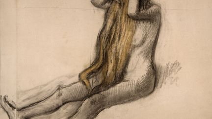 Les nus de Degas ou Renoir expriment la modernité leur art, à contrecourant de l'académisme qui idéalise le corps féminin, et dont Zola critiquait la représentation en "poupée de carton recouverte de peau rose". Edgar Degas dessine des femmes dans des gestes quotidiens, s'essuyant les pieds, se coiffant… Une section est consacrée au peintre des danseuses.
 (RMN-Grand Palais (musée d’Orsay) / Gérard Blot)