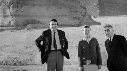 Claude Lanzman, Simone de Beauvoir et Jean-Paul Sartre au pied des pyramides le 4 mars 1967
 (AFP)