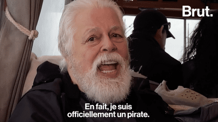 Qualifié de “pirate” par la cour d’appel américaine, l’activiste pour la protection de la mer et des océans et fondateur de l’association Sea Shepherd, Paul Watson, nous explique ce que cela signifie pour lui. (Brut.)