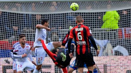 A Lyon, Carlos Eduardo a ouvert le score pour Nice d'un superbe ciseau.