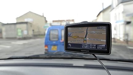  (En anticipant le tracé de la route, votre GPS pourra, à l'avenir, vous permettre de consommer moins de carburant © Maxppp)