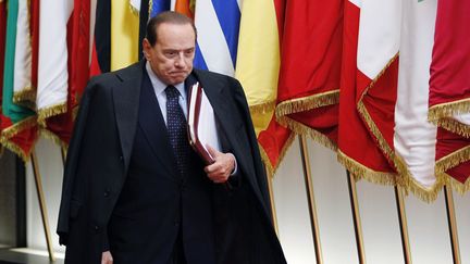 Le pr&eacute;sident du conseil italien, Silvio Berlusconi, &agrave; Bruxelles (Belgique) lors du sommet europ&eacute;en du 26 octobre 2011. (FRANCOIS LENOIR / REUTERS)