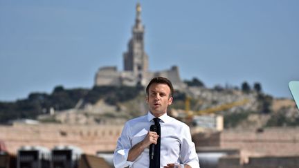 Emmanuel Macron lors d'un meeting de campagne, à Marseille, le 16 avril 2022. (SOPA IMAGES / LIGHTROCKET)