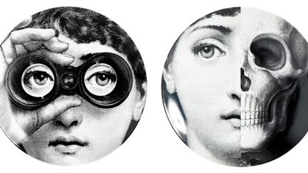 "Je ne peins pas de portraits d'après nature, je les extrais de ma mémoire", expliquait Piero Fornasetti. "Je peux faire quelques esquisses, mais je travaille ensuite tout de mémoire. Autrement, quel genre de portraits ce serait ? Une simple copie."
 (Fornasetti / Courtesy of Les Arts Décoratifs)