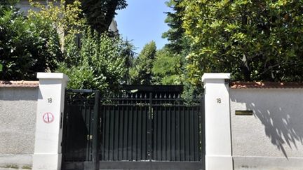 L'entrée de la maison de la famille Bettencourt à Neuilly-sur-Seine (AFP - BERTRAND LANGLOIS)