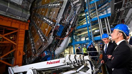 Emmanuel Macron en visite au CERN en Suisse à Meyrin, dans le canton de Genève le 16 novembre 2023. (BERTRAND GUAY / POOL / AFP)