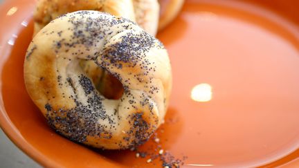 Selon les centres anti-poison il y a une relation entre consommation de graines de pavot, utilisées sur les sandwichs ou les bagels, et tests de dépistage positifs aux opiacés. (PAUL ZIMMERMAN / GETTY IMAGES NORTH AMERICA)