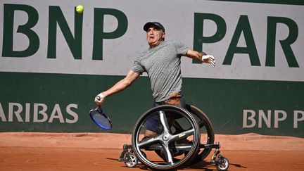 Le joueur français Stéphane Houdet, vainqueur de 23 titres du Grand Chelem en simple et en double, lors de son quart de finale à Roland-Garros en 2022. (PHILIPPE MONTIGNY / FFT)