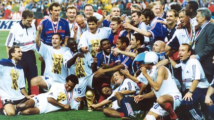 L'équipe de France de football, sacrée championne du monde en 1998.